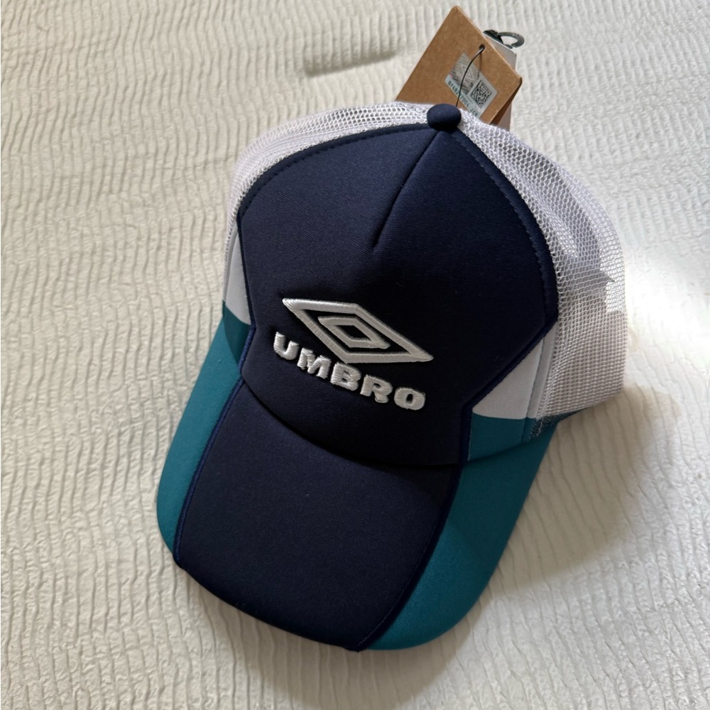 Umbro Dark Blue and Teal Mesh Cap*** NWT